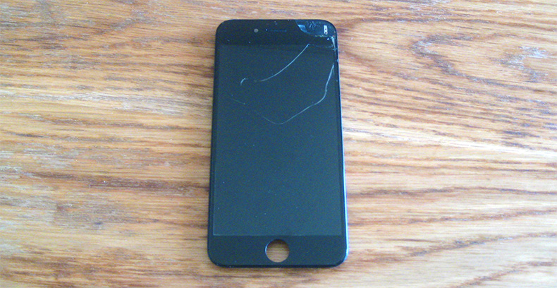 iPhoneの画面が割れてしまいました
